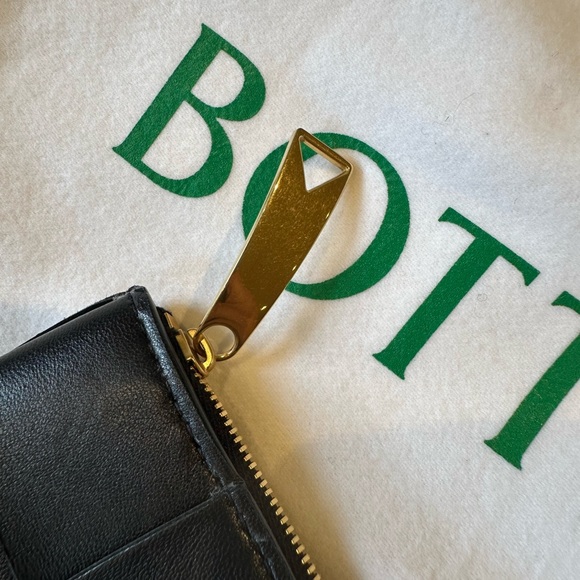 Bottega Veneta Medium Cassette Flat Pouch, Black! - Picture 8 of 13